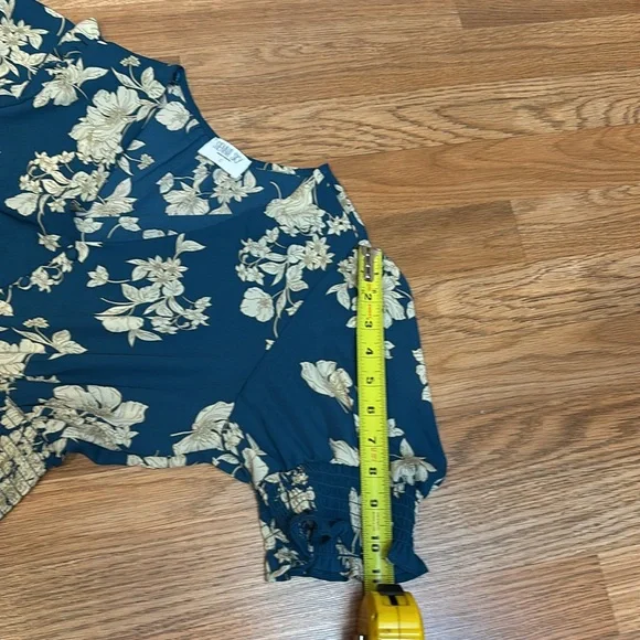 Sienna Sky dark and cream floral teal short flutter sleeve peplum blouse. Size L - Picture 10 of 17